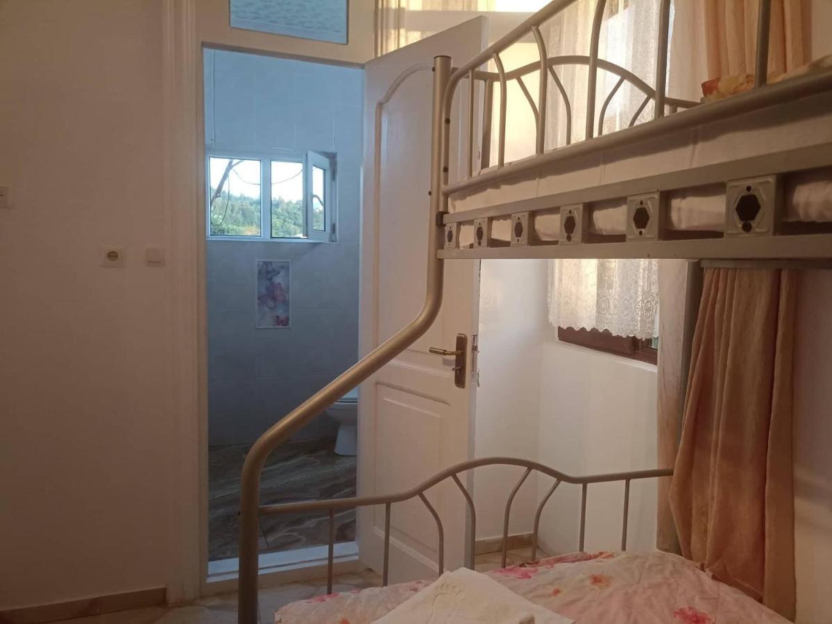 Bis-A Guesthouse Makhinjauri Buitenkant foto