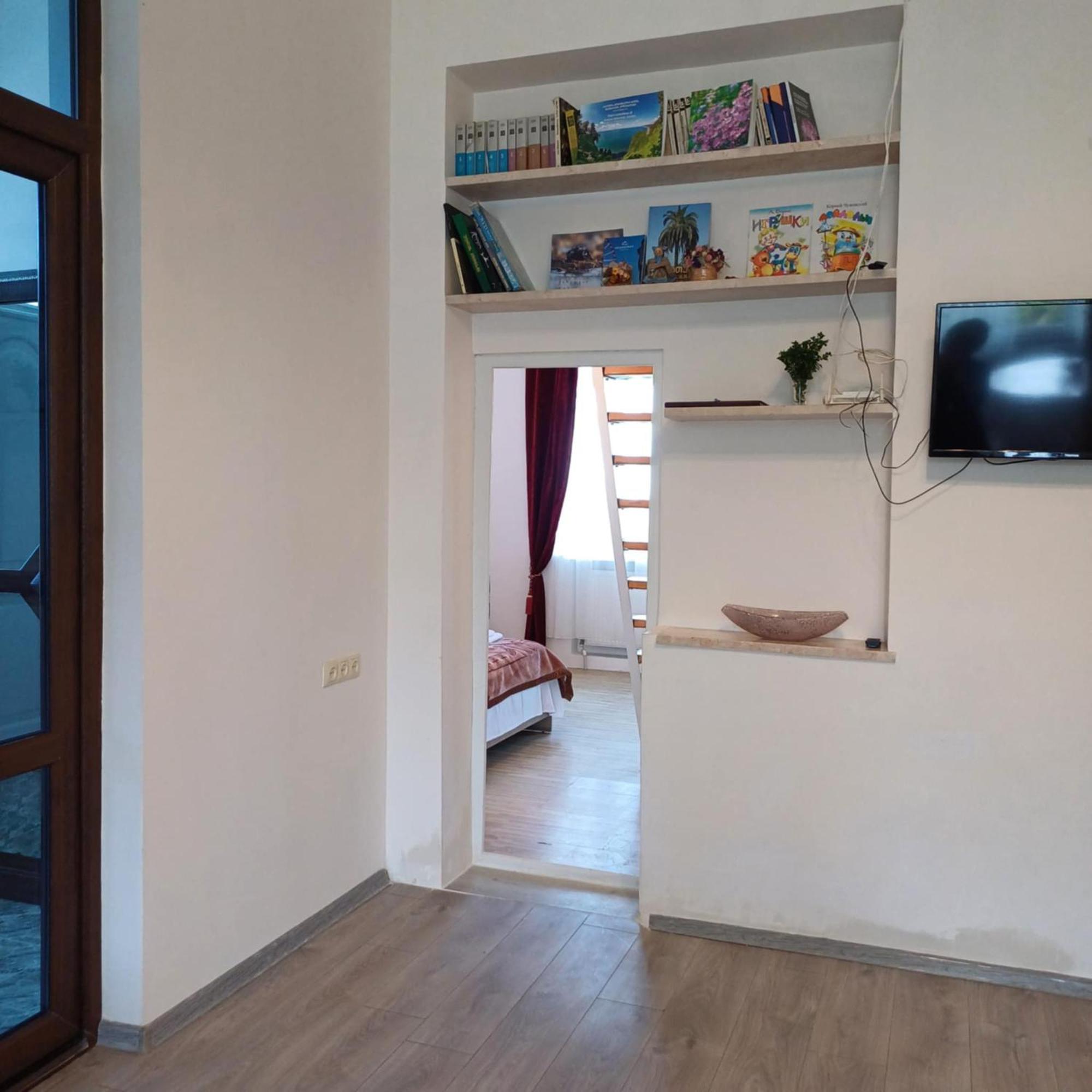 Bis-A Guesthouse Makhinjauri Buitenkant foto