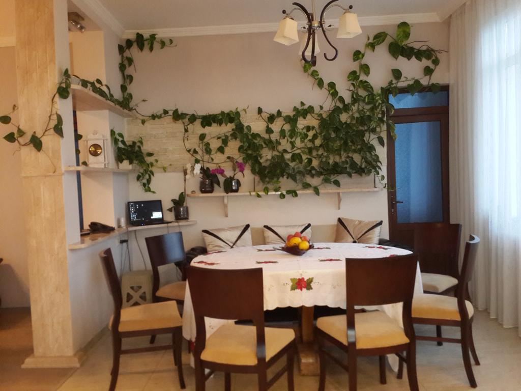Bis-A Guesthouse Makhinjauri Buitenkant foto
