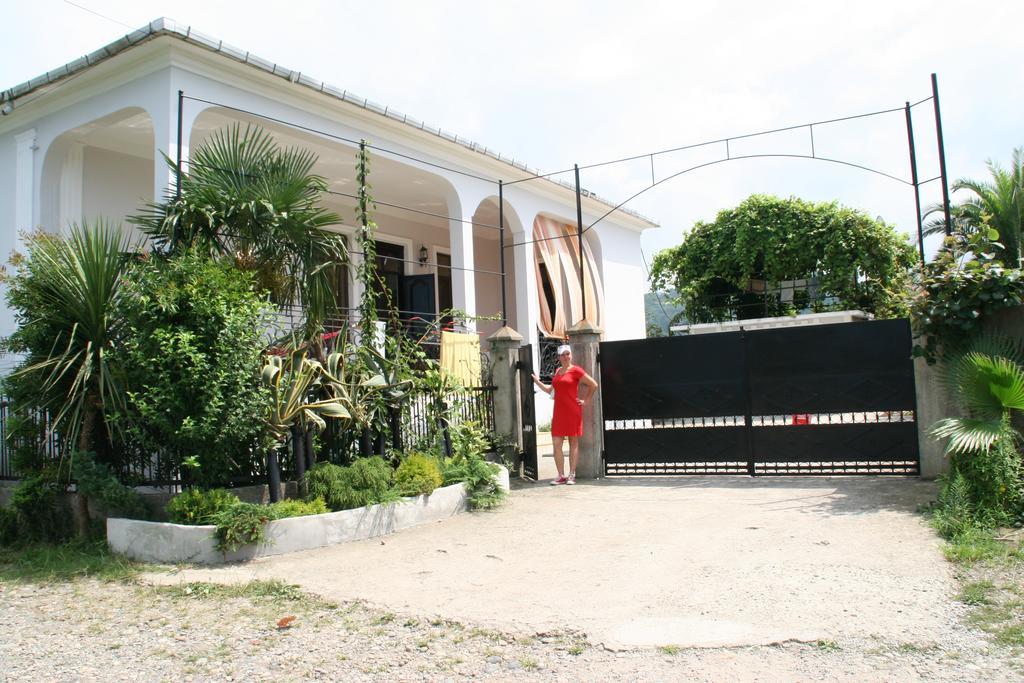 Bis-A Guesthouse Makhinjauri Buitenkant foto